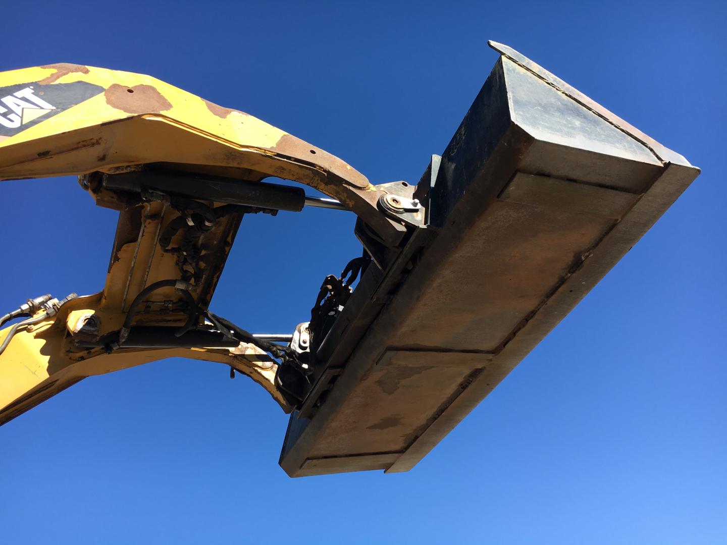 ./imagenes/INVOICE/2019/16562/MINICARGADOR CAT 252B3 (23).JPG